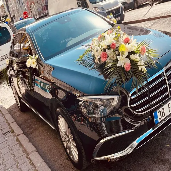 Premium Orkide & Gül Gelin Arabası Kaput Süslemesi